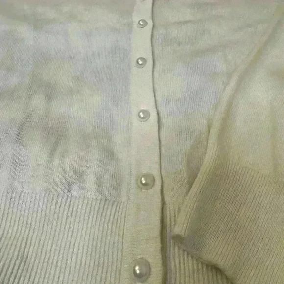 KARL LAGERFELD Cropped Feminine Cardigan  Pearl Buttons Ribbed and Floral Back - Picture 6 of 8